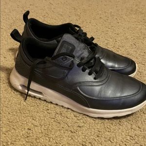 Women’s Nike shoes size 9